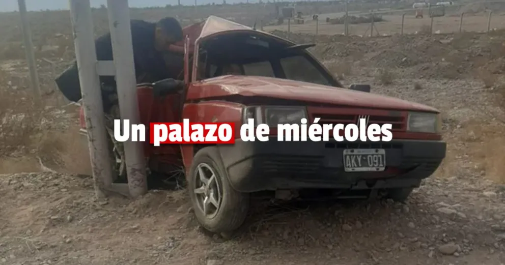 Una mujer se chocó contra un poste en la Costanera