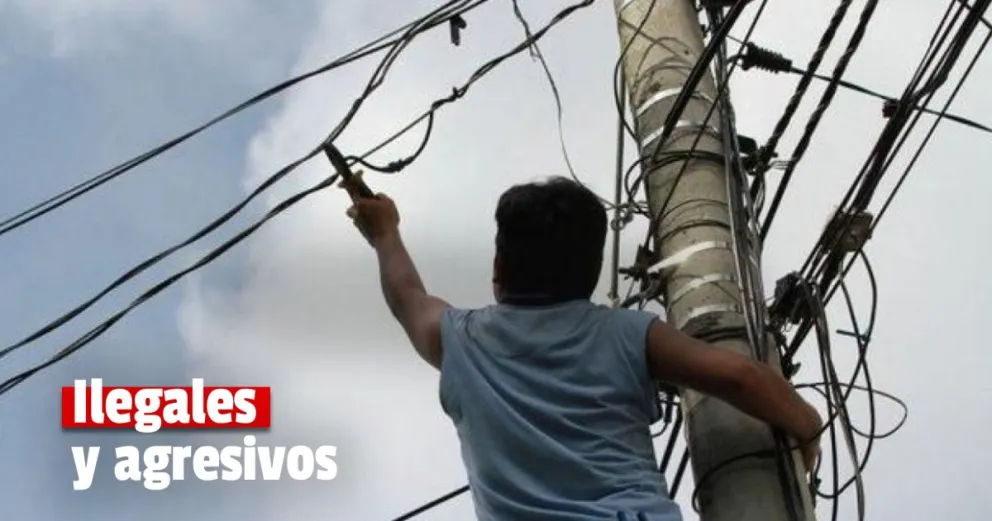 Detuvieron a varias personas por colgarse de la luz
