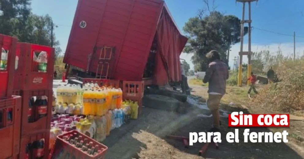 Un camión volcó por no tener las ruedas ajustadas 