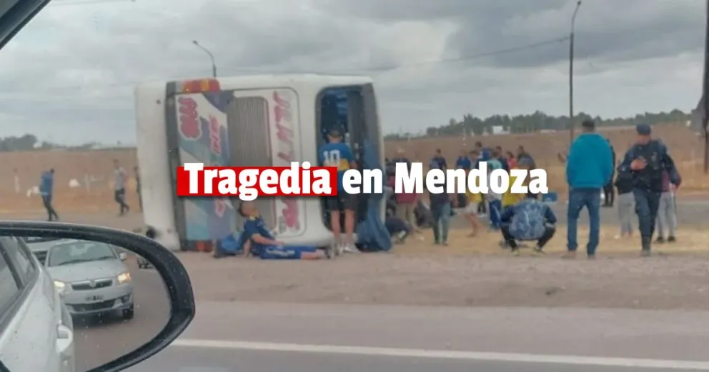 Volcó un micro con hinchas de Boca en Mendoza: un muerto