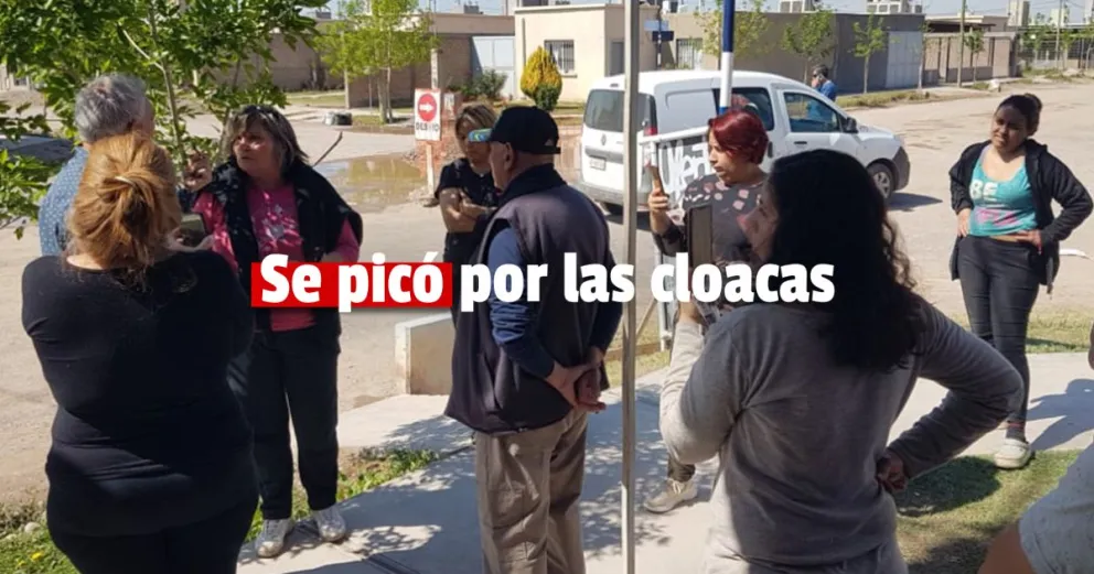 Vecinos del B° FOECyT reclaman explicaciones a OSSE por la falta de cloacas