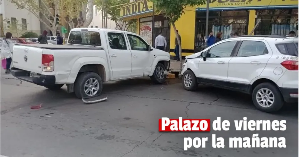 Una camioneta pasó en rojo y chocó a otros tres autos 