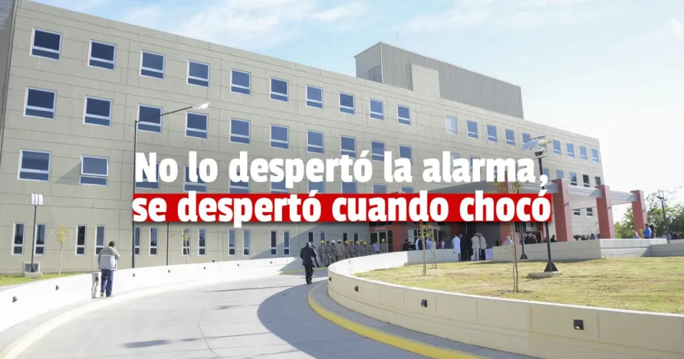 Un hombre se quedó dormido mientras conducía y chocó con un poste