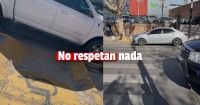 Malos ciudadanos: dejan los autos estacionados en donde no deben