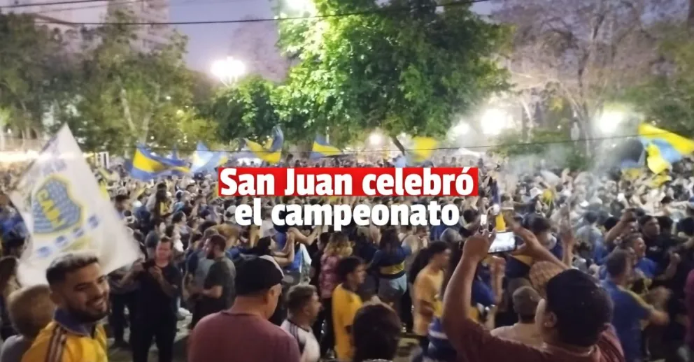 La plaza 25 de mayo se vistió de azul y oro para festejar