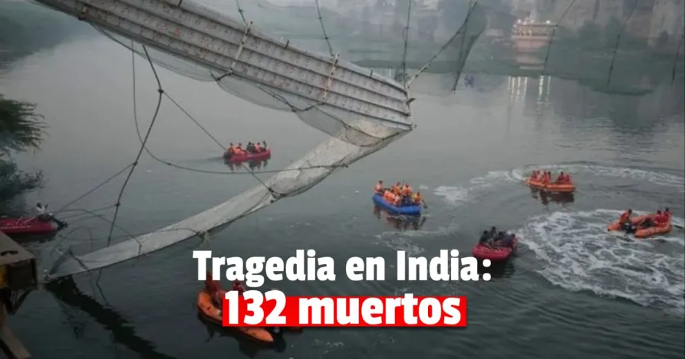 Un puente de hierro cayó sobre un río y mató a 132 personas en India