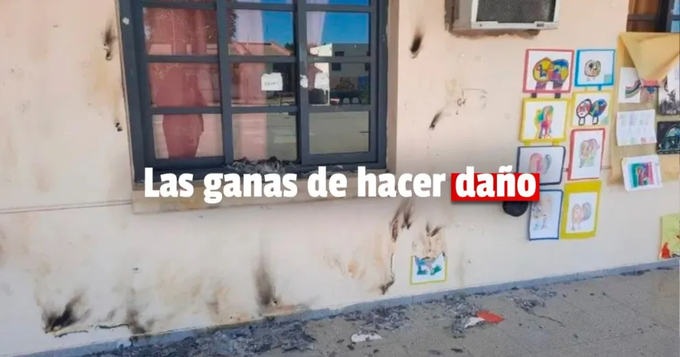 Malvivientes ingresaron a una escuela, quemaron trabajos de los alumnos y hasta un tablero electrónico 