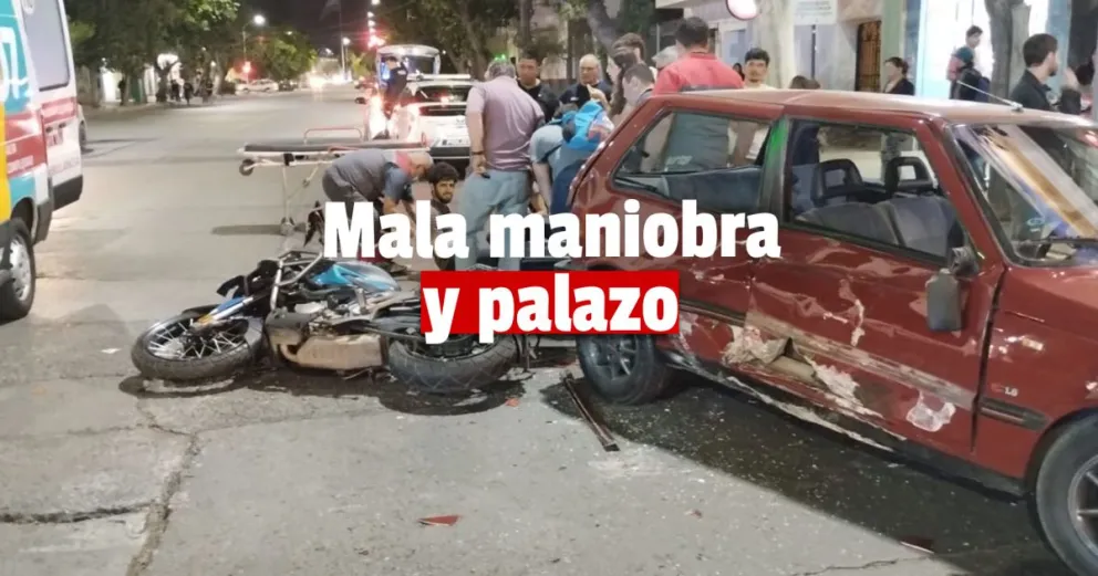 Un auto y una moto impactaron en plena libertador: varios heridos 