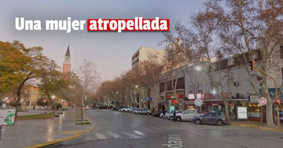 Una mujer cruzaba la calle y fue atropellada por una camioneta 