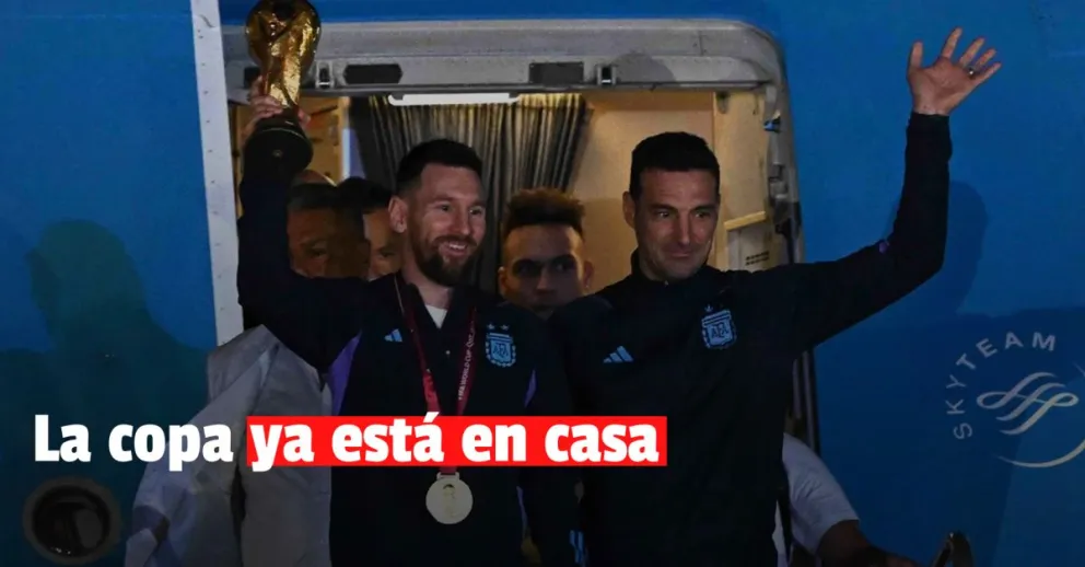 La Selección llegó al país con la Copa y fue recibida por una multitud 