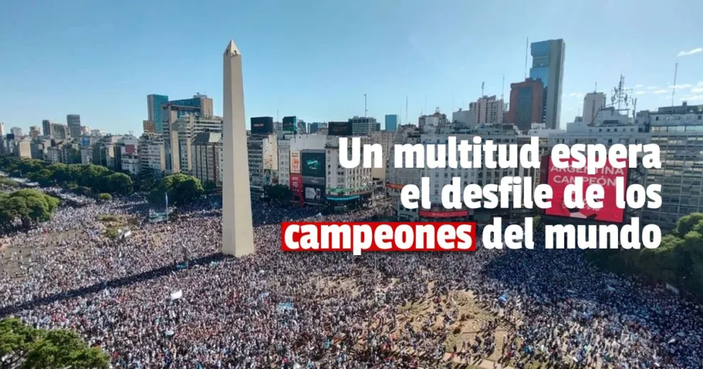 Una multitud espera a los campeones del mundo en el Obelisco porteño 