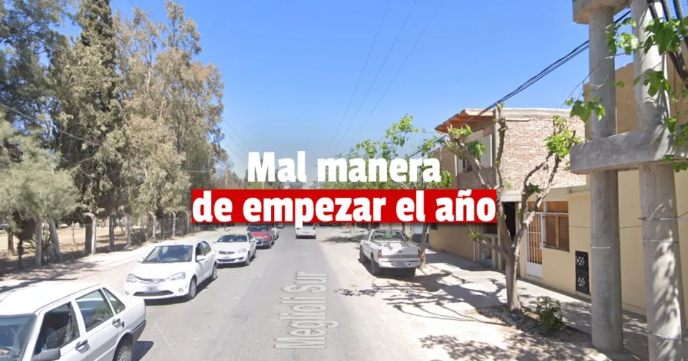 Un motociclista impactó contra un auto y terminó internado 