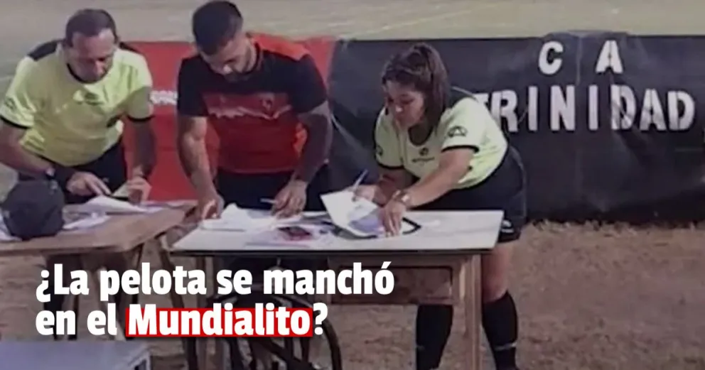 Una árbitra denunciada por favorecer al equipo de su hija en el Mundialito 
