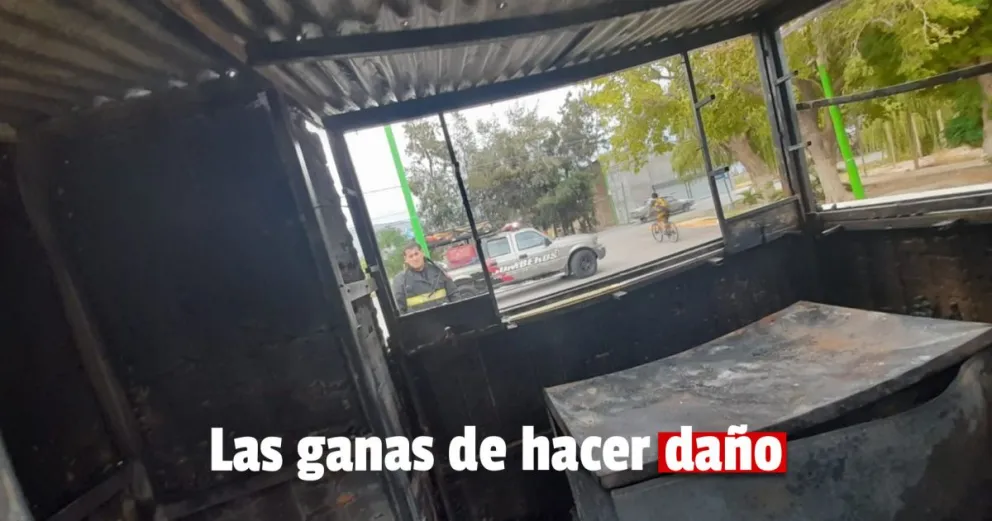 Pocito: vandalizaron un kiosco abandonado y lo prendieron fuego 