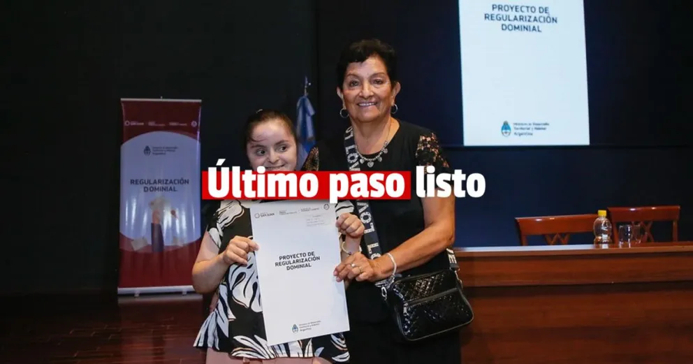 175 familias de 5 departamentos recibieron las escrituras de sus viviendas