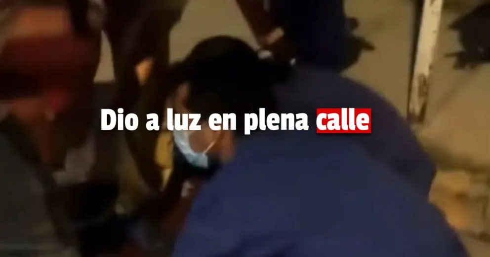 Una mujer dio a luz en la calle porque en el hospital no podían atenderla 