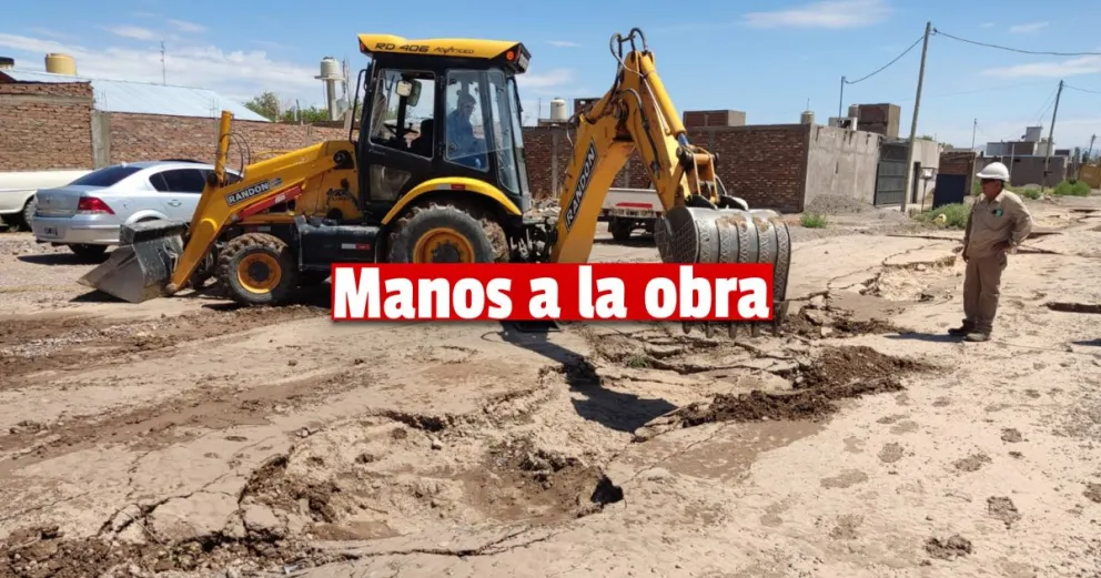 Rawson: tras el colapso cloacal se trabajó en la reparación de la de cañería   
