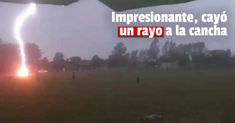 Un rayo cayó en medio de un partido de fútbol en Uruguay