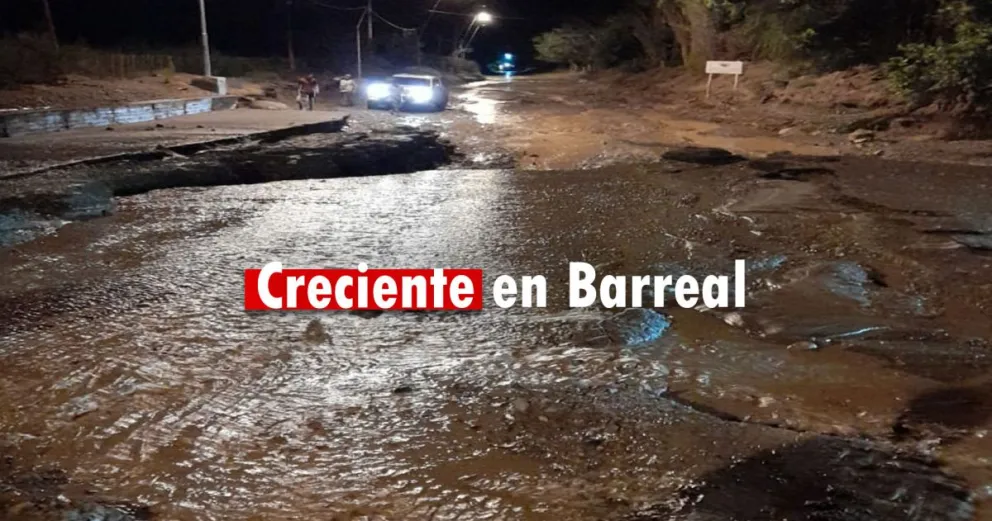 Rutas cortadas en Barreal por la creciente.