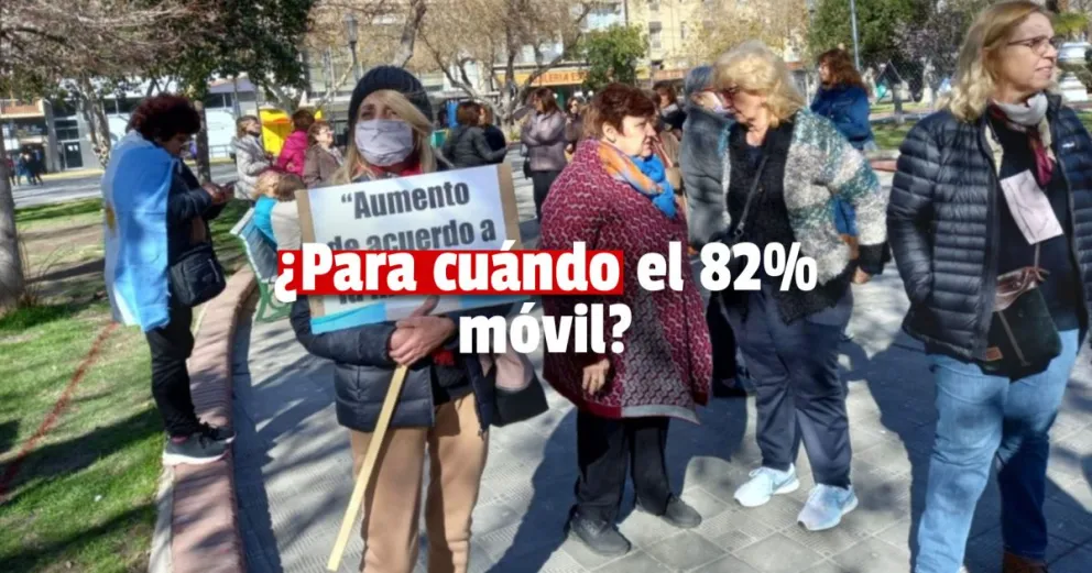 Docentes jubilados se congregaron en la casa de Sarmiento para reclamar mejoras