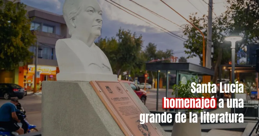 Santa Lucía homenajeó a Gabriela Mistral en el Paseo de lo Bicentenarios 