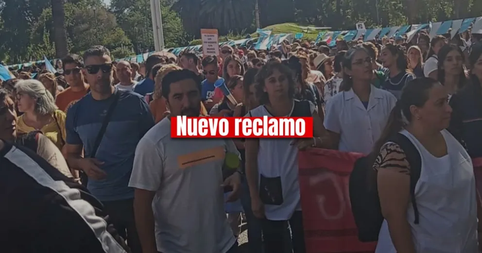Docentes autoconvocados: marchan por un aumento de salario 