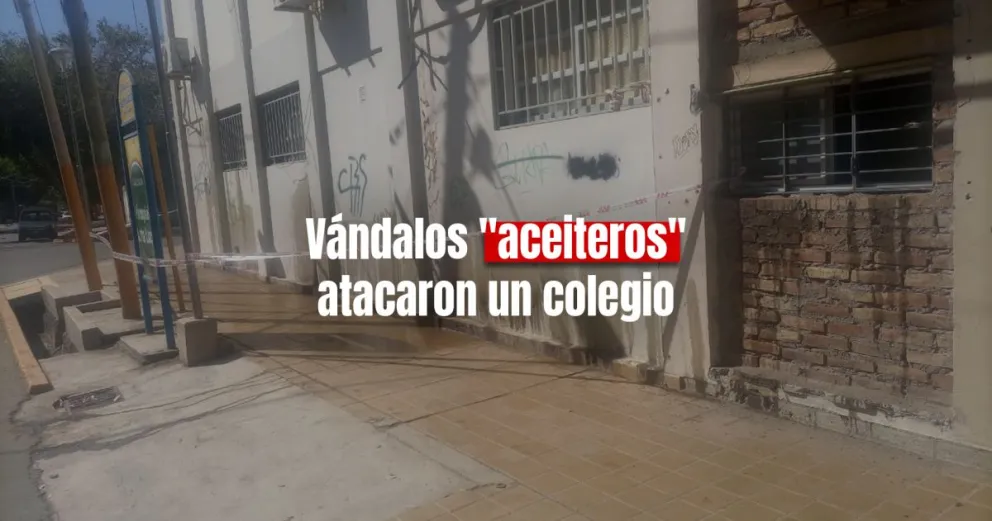 Vándalos arrojaron aceite quemado en las paredes exteriores de un colegio
