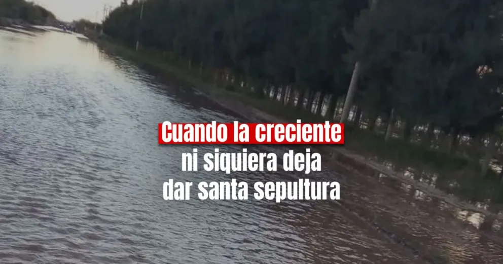 Un anciano falleció y debido a las crecidas tuvo que ser trasladado en retroexcavadora
