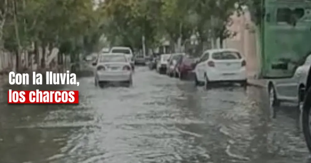 Por la lluvia, algunas calles céntricas quedaron con lagunas que dificultan el tránsito 