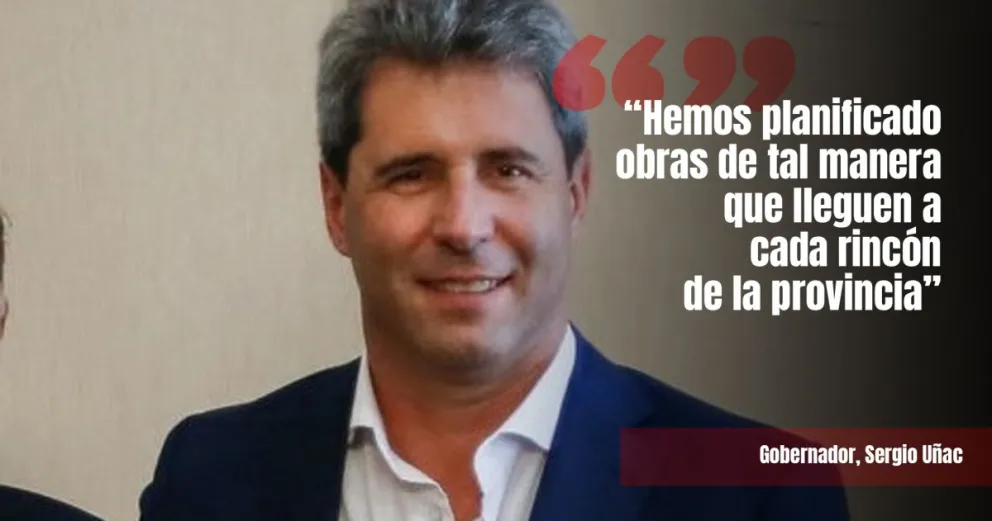 El gobernador visitó Sarmiento y firmó un acta compromiso para obras 