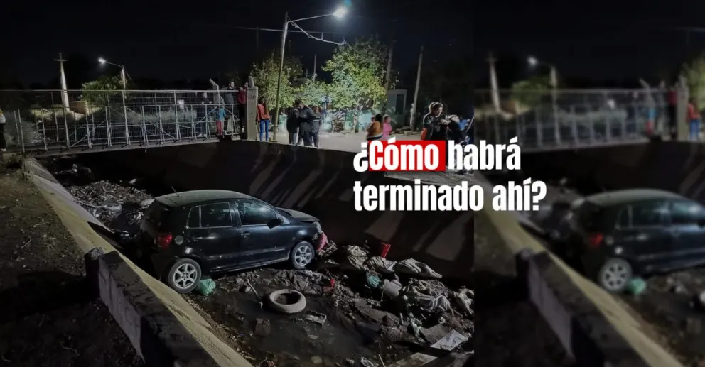 Un auto terminó metido adentro de un canal de Rawson