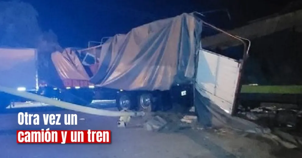 Un camión chocó con un tren en 25 de Mayo