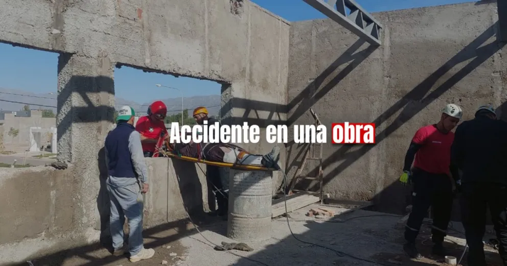 Accidente laboral: un hombre tuvo que ser hospitalizado de urgencia al caer en un obra 