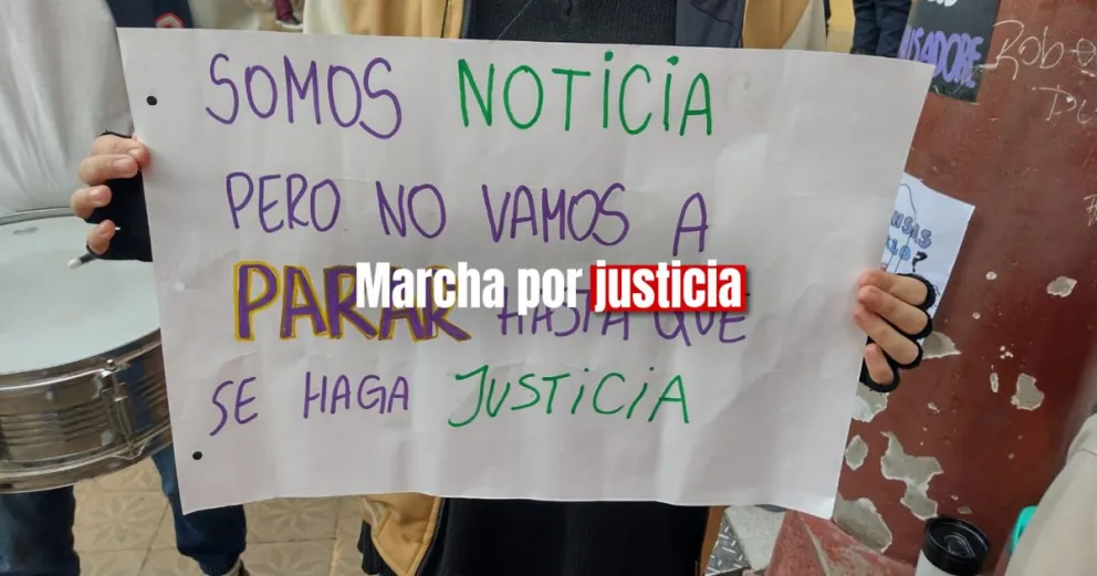 Alumnos del Colegio Luján marcharon en el Centro Cívico 