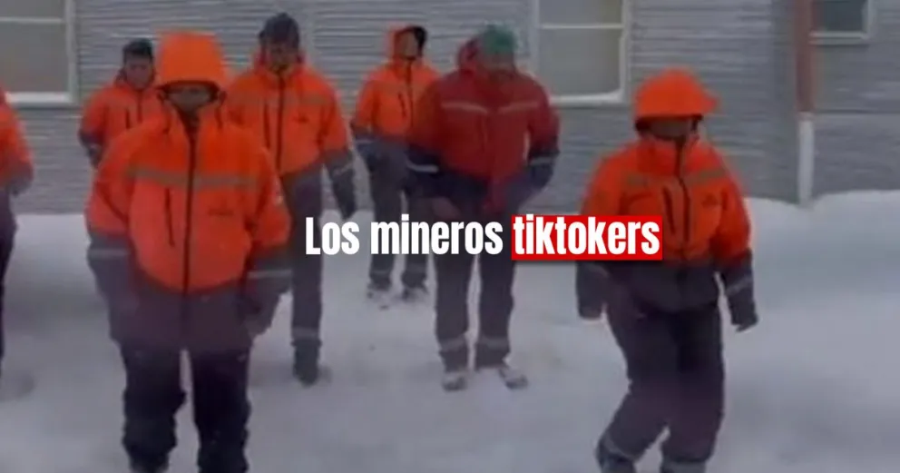 Trabajadores mineros grabaron un video en TikTok bajo la nieve 